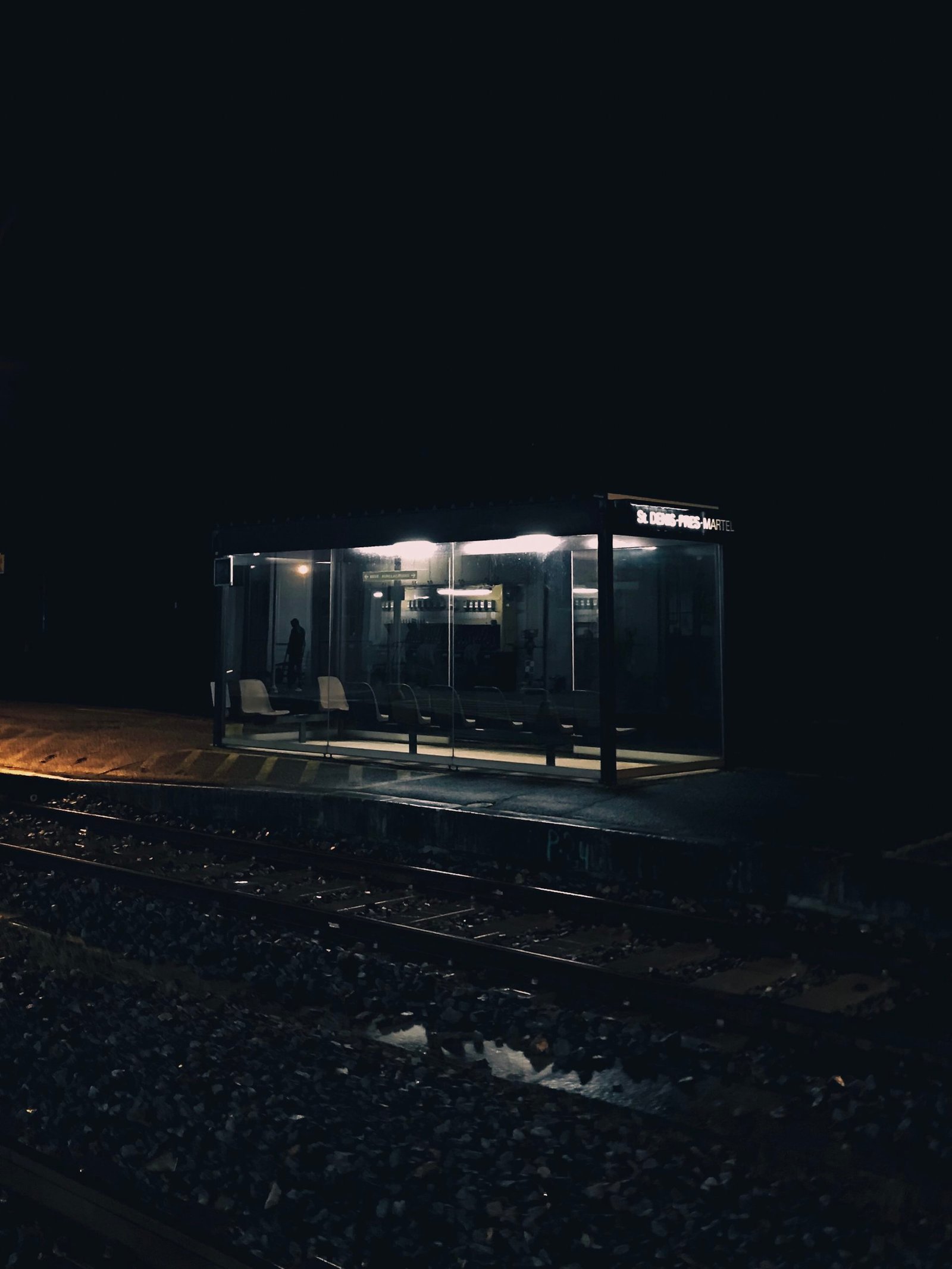 le train - judpaum L'attente - Saint Denis près Martel